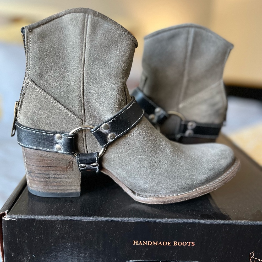 FREEBIRD Spirit Ladies Leather Ankle Booties sz Us 8 (fit closer to 7.5)